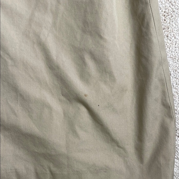 Tan Trench Coat with Lightweight Design and Mid-Thigh Length - Picture 6 of 7